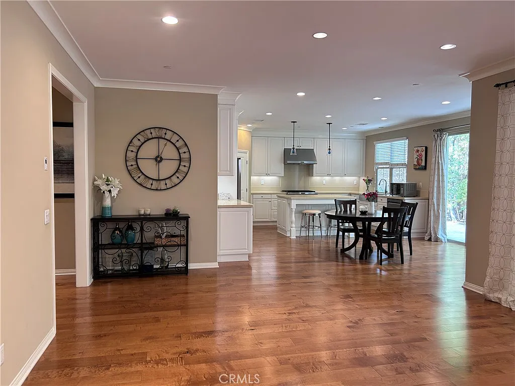 4 bed, 2653 sqft, $6,600 — Photo 2
