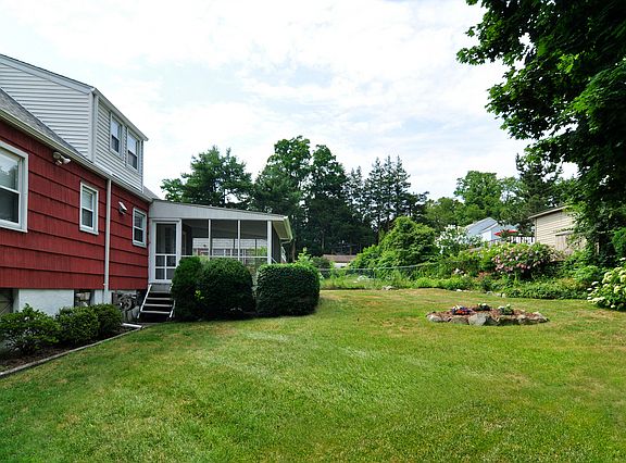 3rd image of 20 Longfellow St