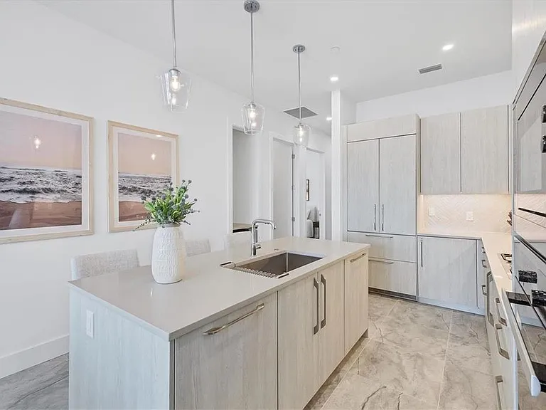 33 S Palm Ave #704 — Photo 11