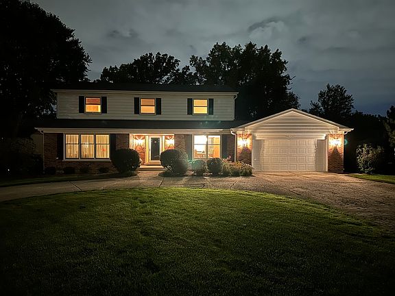 2nd image of 570 N Forest Dr