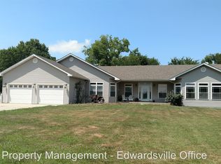 132 N Meridian Rd, Glen Carbon, IL 62034