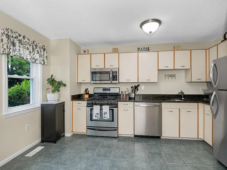 95 Tennis Plaza Rd #7 — Photo 8
