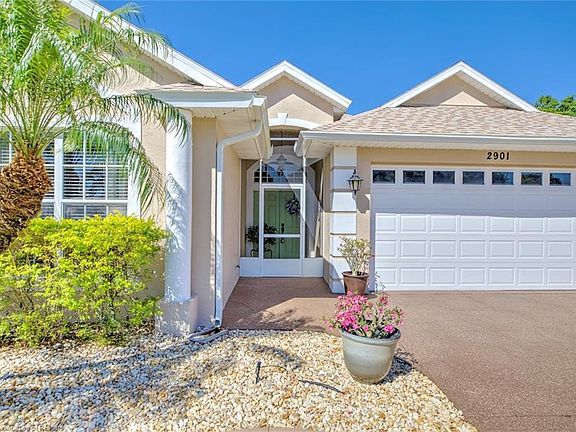 3rd image of 2901 Meadowood Ln