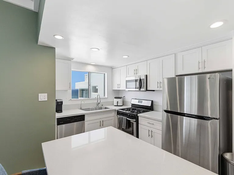 3105 Ocean Dr — Photo 9