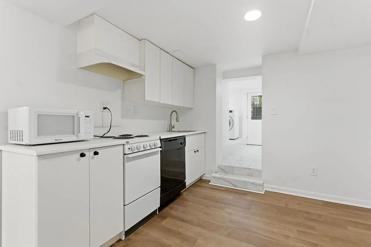 2 bed, 2905 sqft, $1,700 — Photo 1