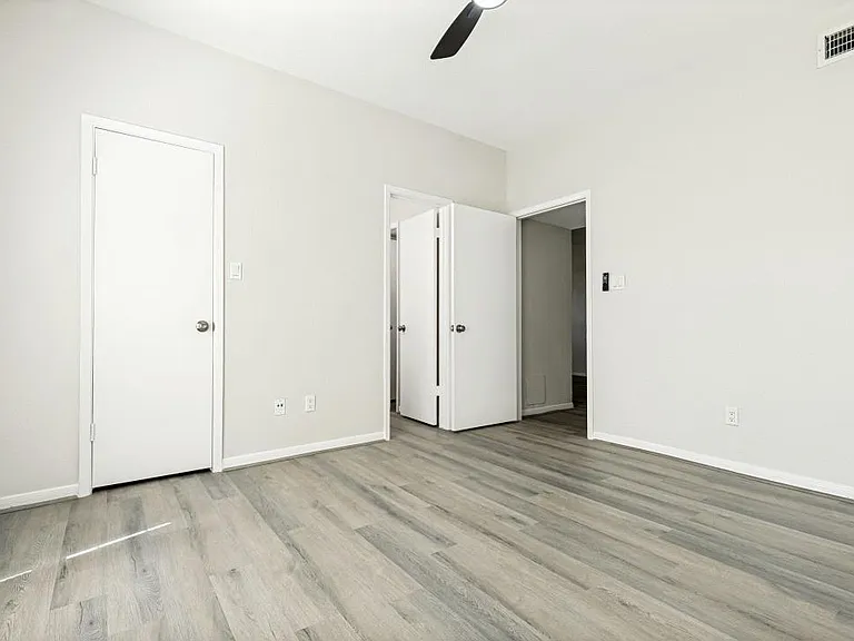 2626 Holly Hall St #605 — Photo 18