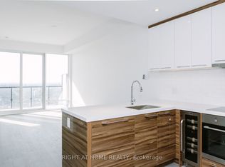 488 University Ave #2711, Toronto, ON M5G 0C1