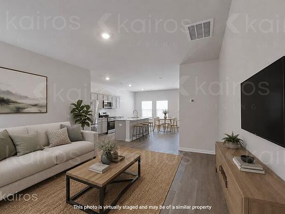 2nd image of 2461 Banyon Cir