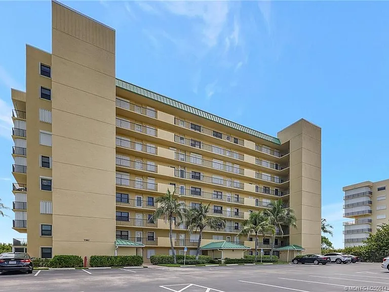 7380 S Ocean Dr #420 — Photo 2