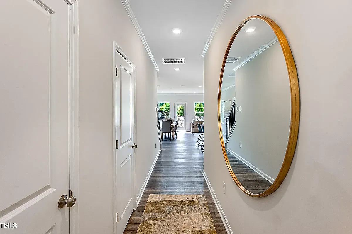 3 bed, 2.5 bath, 1600 sqft, $1,600 — Photo 3