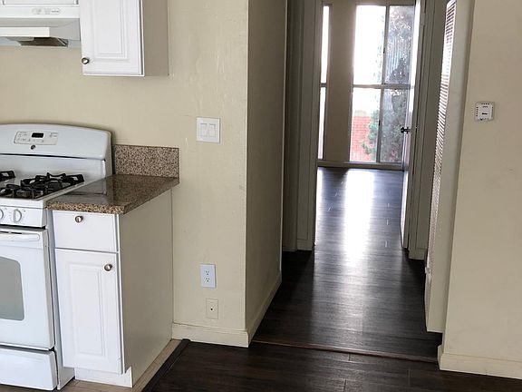 4th image of 440 S Oxford Ave #15
