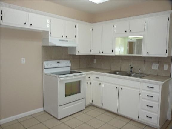 5th image of 213 S Meadow Ln