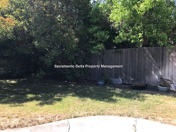 4th image of 390 Rick Heinrich Cir
