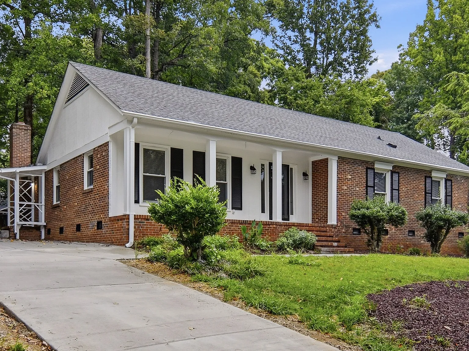 4 bed, 1827 sqft, $2,375 — Photo 2