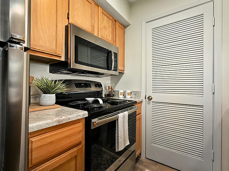 Riviera II - Kitchen