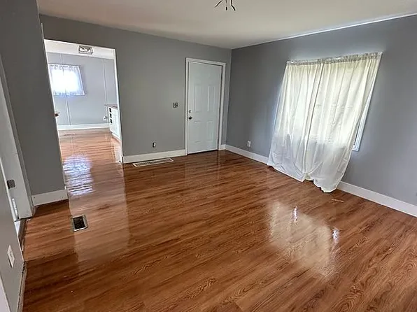 8563 S Newport Rd, Newport, MI 48166