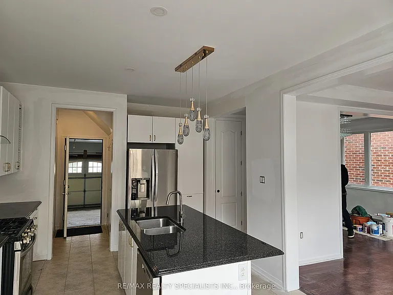 243 Seabrook Dr — Photo 2