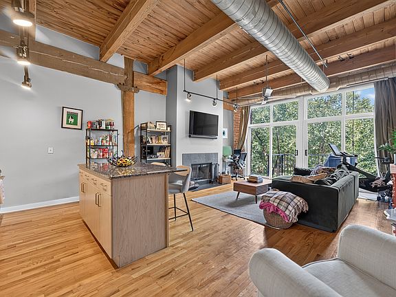 3rd image of 2201 W Wabansia Ave APT 17