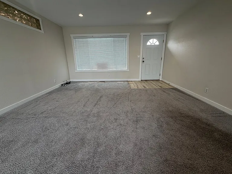 209 Goldcrest St — Photo 28