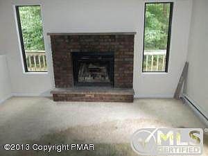FIRE PLACE IN LIVING ROOM