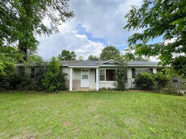 111 SE Rosewood Dr, Albany, GA 31705