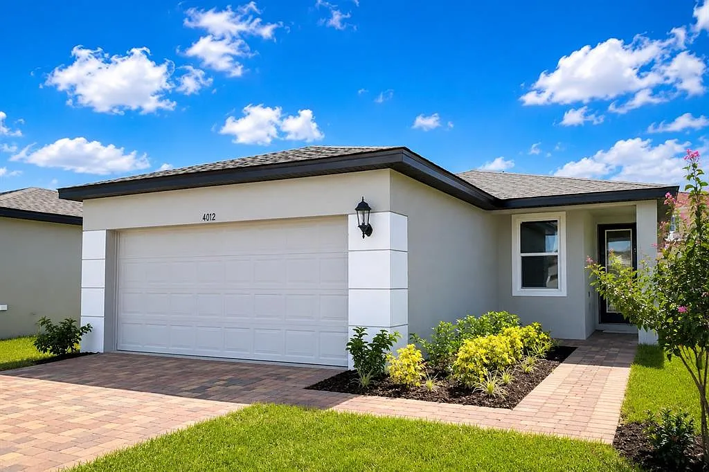 4 bed, 2.0 bath, 1688 sqft, $2,150 — Photo 2