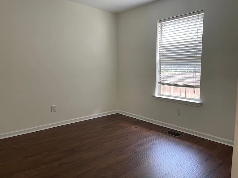 428 Newton Ct — Photo 11