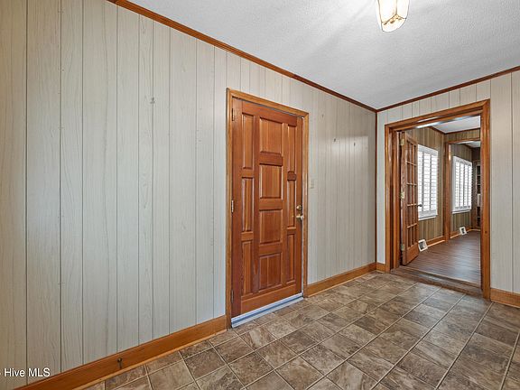 5th image of 301 Dewitt Street
