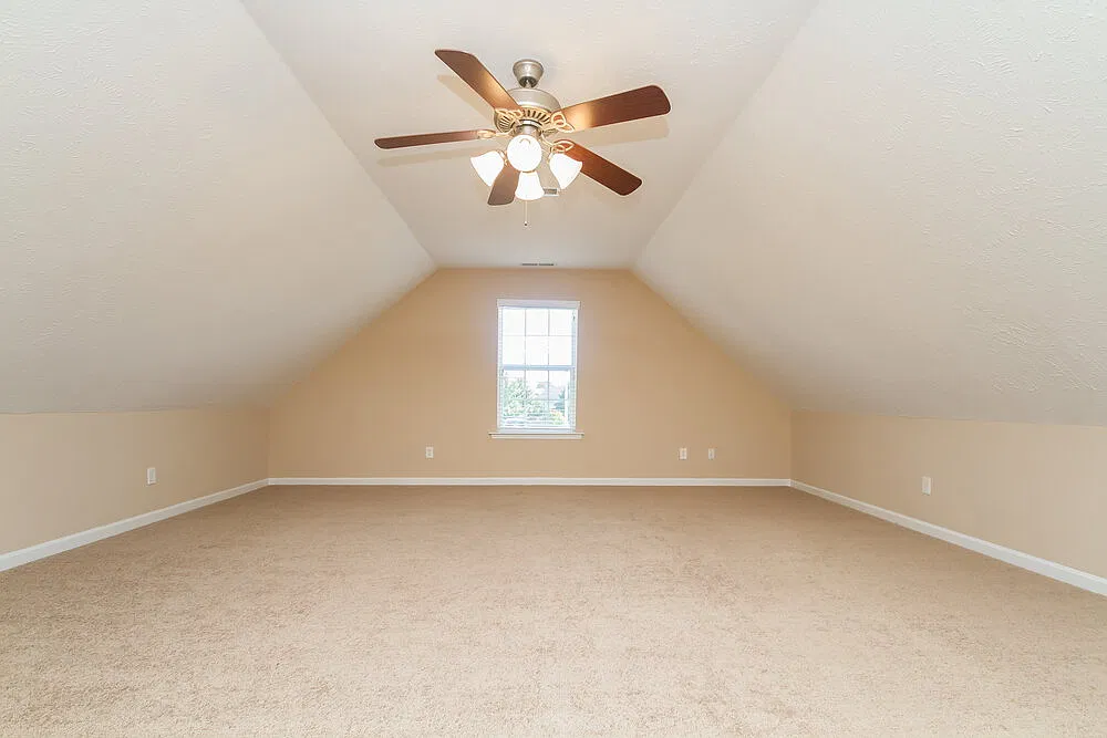 3 bed, 2.0 bath, 1862 sqft, $2,330 — Photo 3