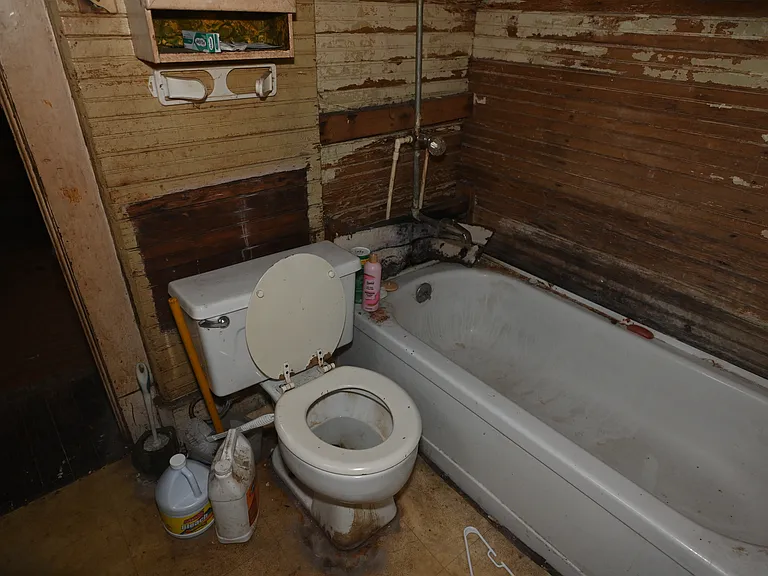 440 W Sawyer St — Photo 34