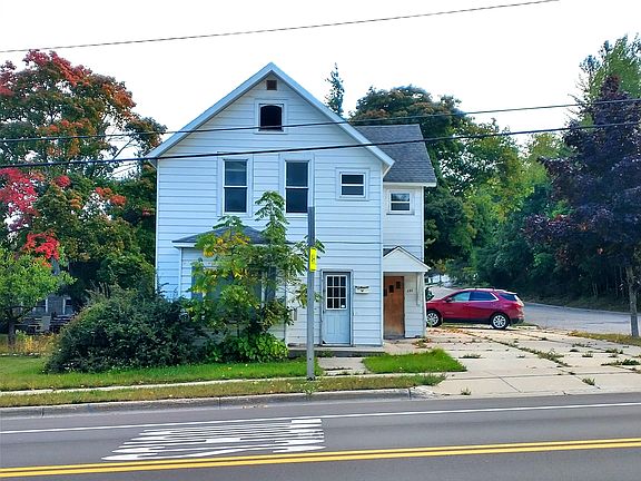 3rd image of 393 W Erie St