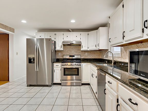 3rd image of 25 Clifton Ct