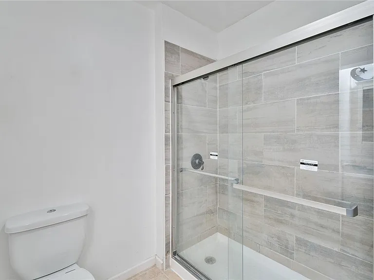 426 Davis Rd — Photo 12