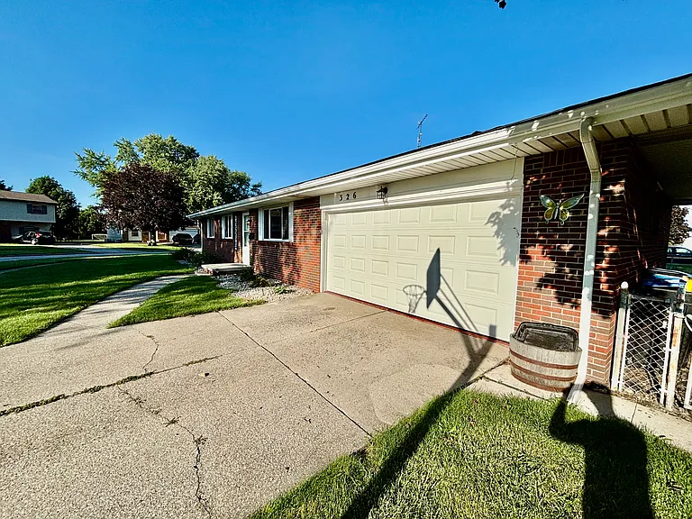 326 Pepperton Dr — Photo 7