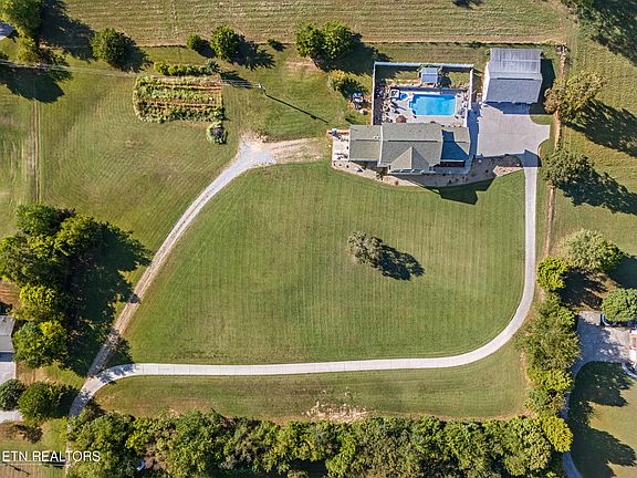 2nd image of 212 Simmons Rd