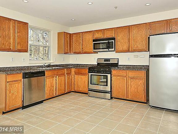 3rd image of 14822 Cross River Ct