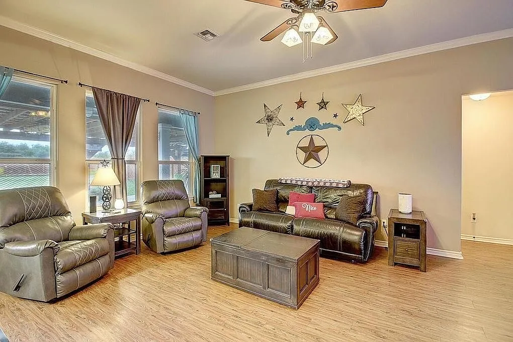 3 bed, 1824 sqft, $2,500 — Photo 4