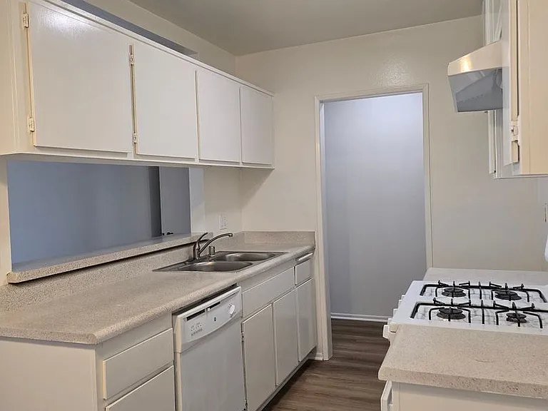 120 - 801 E Palmer Ave — Photo 24