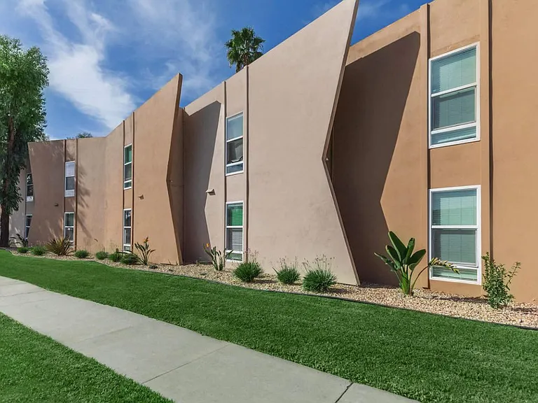 Dorado Plaza Apartments — Photo 5