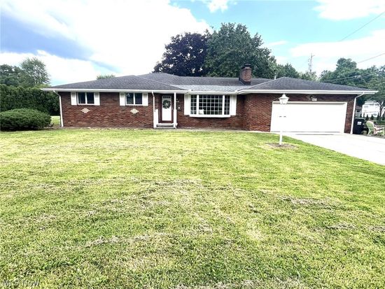 4423 Barrington Dr, Youngstown, OH 44515