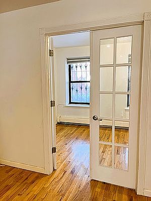 5th image of 198 Hart St APT 1