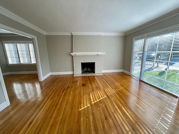 3rd image of 1336 Vancouver Ave