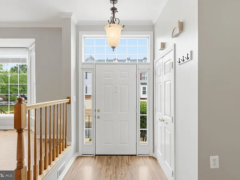 7035 Kings Manor Dr — Photo 5