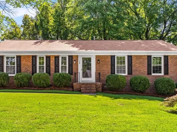 708 Woodlake Dr, Greensboro, NC 27406