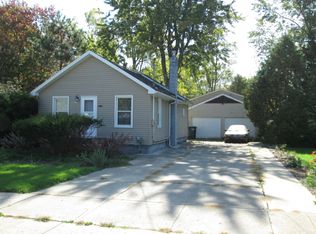 1715 Hillcrest St, Lansing, MI 48910