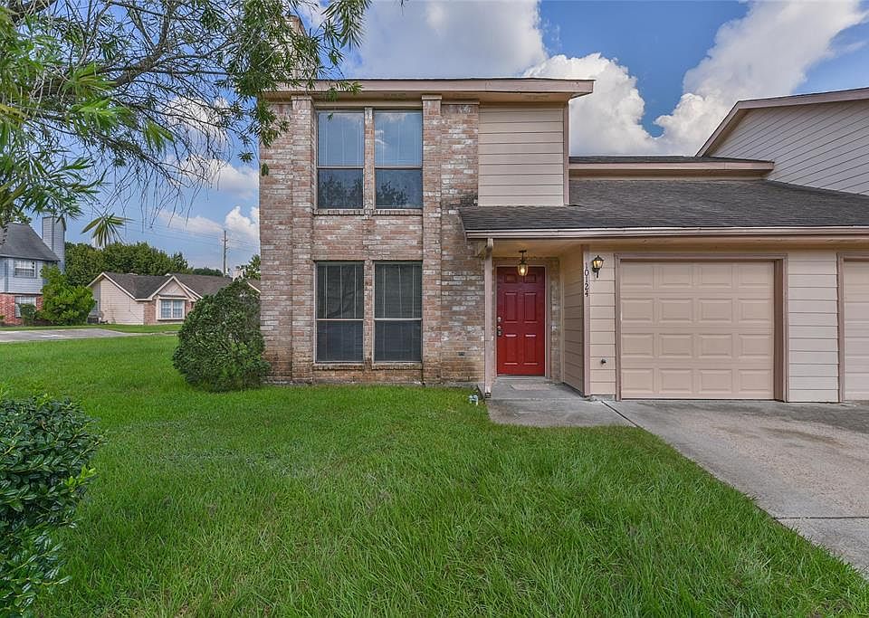 1st image of 10124 Emerald Park Dr