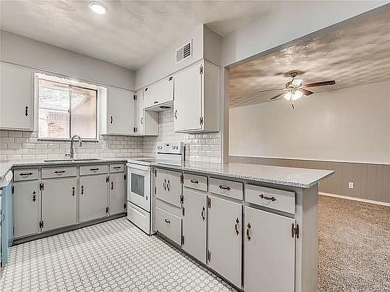 4th image of 2821 Southwood Dr