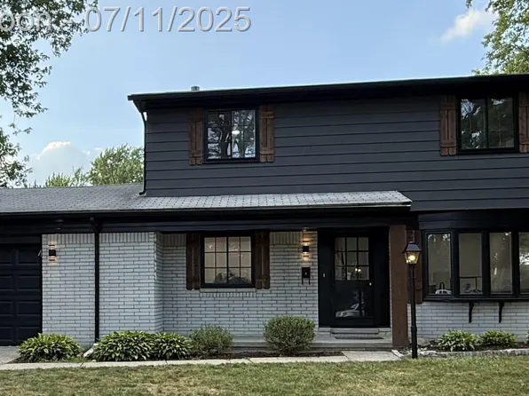 31035 Manhattan St, Saint Clair Shores, MI 48082