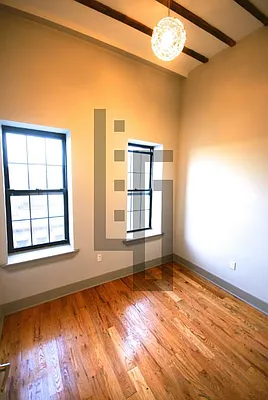 Rented by Loom Group | media 39