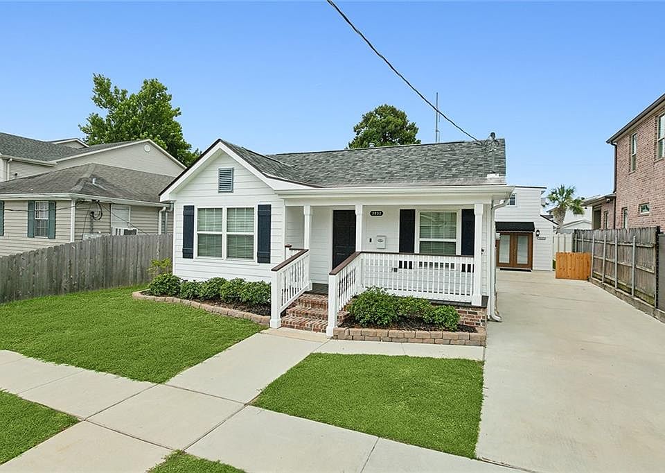 1st image of 3832-32.5 Bauvais St